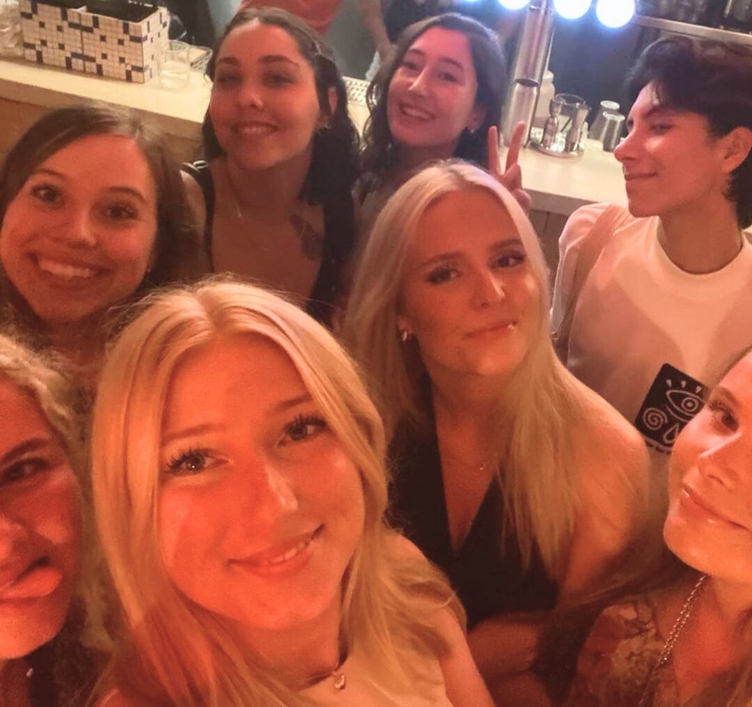 tove, signe märta på språkresa i nice